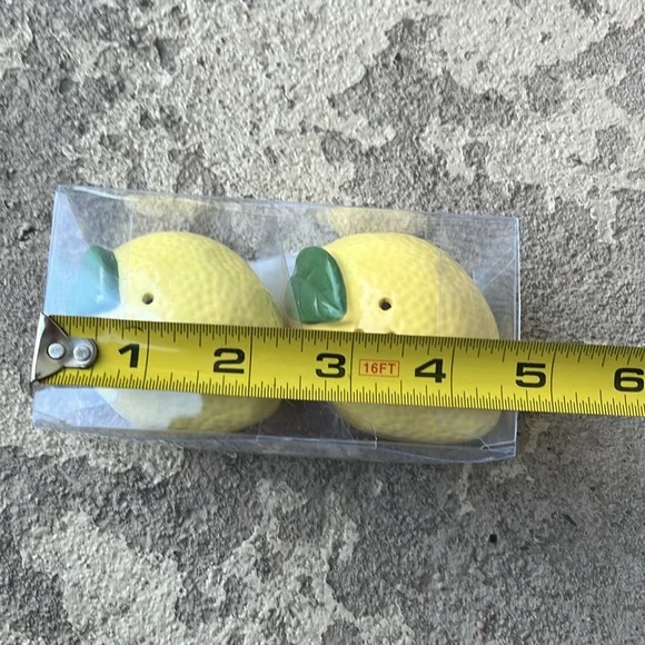 New lemon salt and pepper shakers - Picture 8 of 10